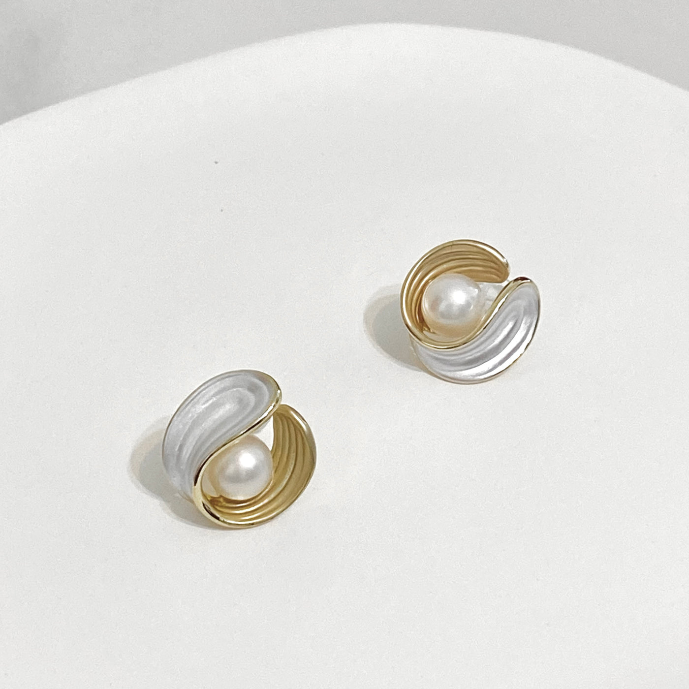 Anya Oyster Pearl Earrings