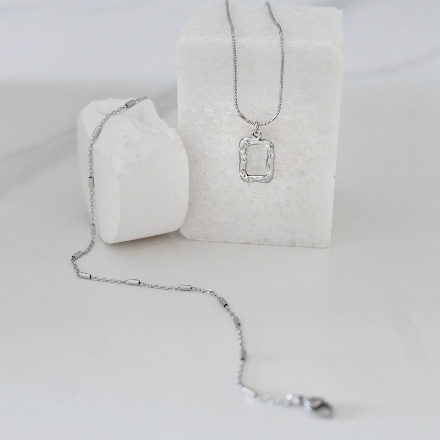 Tessa Frame Layered Necklace Set